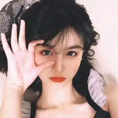 女头纯欲风头像高冷伤感