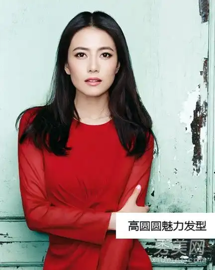 高圆圆的长发回归冰壶女神的风格