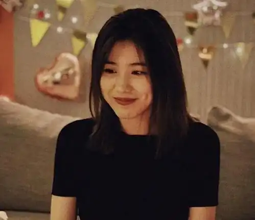 汪峰女儿小苹果晒出美照,仅15岁就颜值爆表,气质不输章子怡