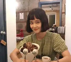 搞笑段子服务员很彪悍的说其实都一样,喝多了都吐