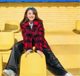 热依扎最新杂志照画风太少女,笑容甜美好治愈,谁忍心对她不温柔