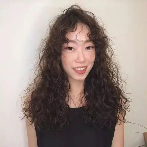 港风美女的头像卷发