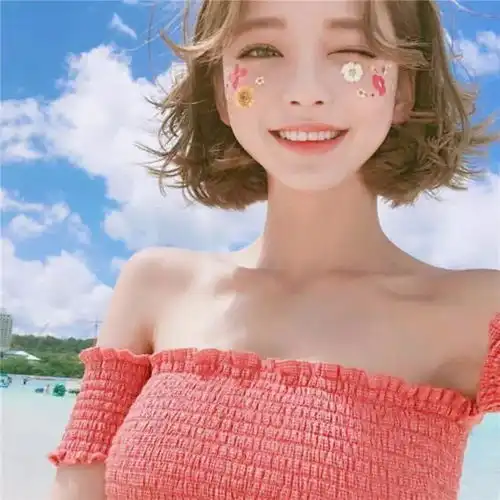 一字领大流行,姑娘们,可别再让我看见你的透明肩带了