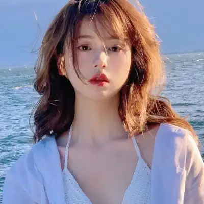 头像女温柔甜美笑容红裙