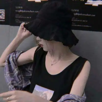 女生戴帽子超霸气头像作为一个时尚青年