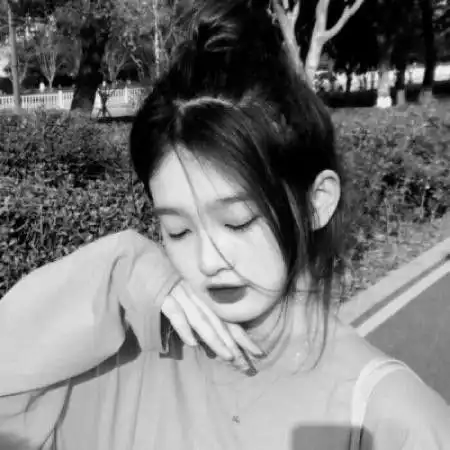 qq昵称和头像一套女生黑白