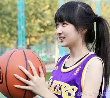 女生打篮球时,自以为很菜的3种行为,在男生眼中美爆了