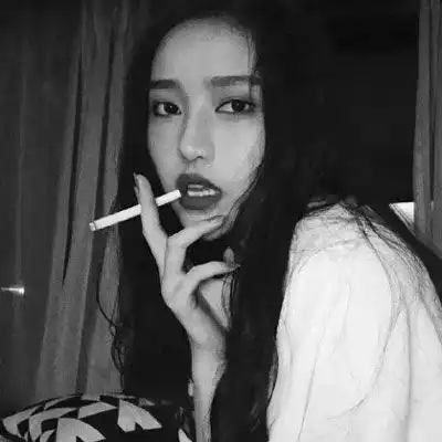 qq头像女生吸烟霸气