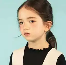 请问这个小女孩叫什么啊