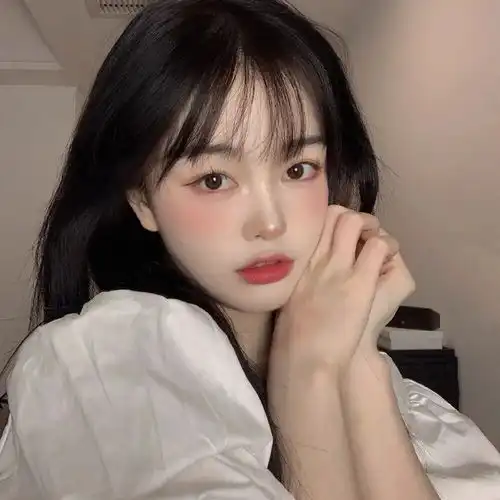 仙气女头月色笼罩于黯淡的星空,女孩终属于对她好的人