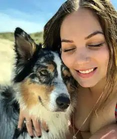 女生和狗狗的头像爱犬