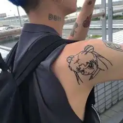 有纹身男头像