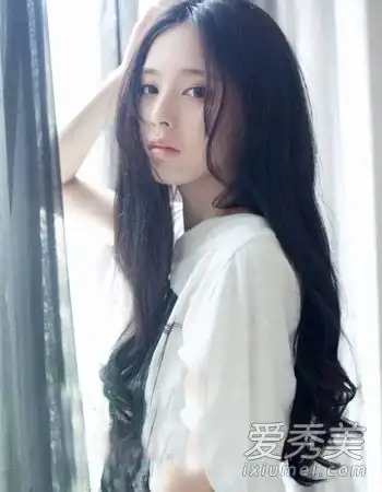 2015年长发烫发照片,女神喜欢这种发型