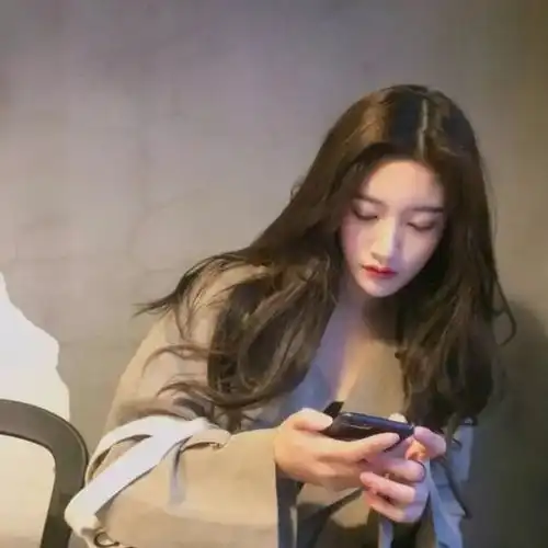 女生头像看见人间疾苦
