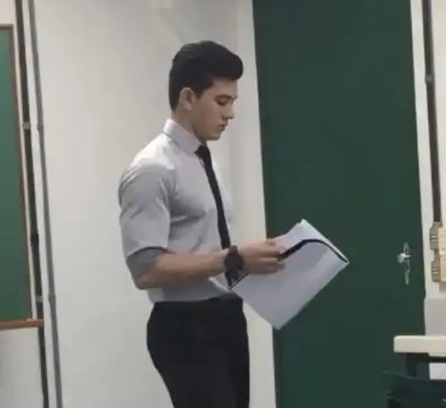 男学生头像图片大学