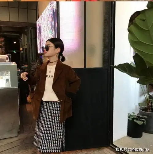 小个子女生穿搭时尚法则,善用这四件单品,一衣多穿可盐又可甜