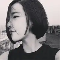 求类似于这样的qq头像女生伤感的,最好是黑白的,稍多点