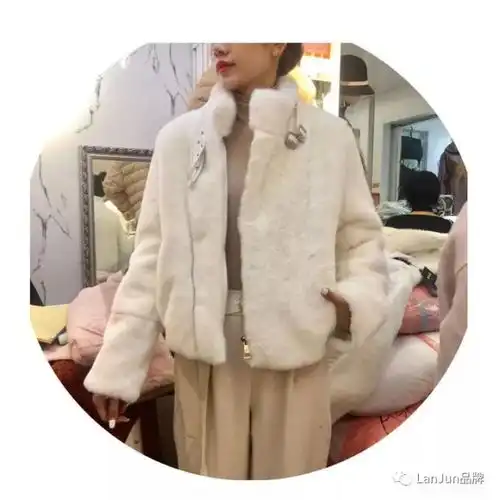 时尚品牌女装店超美女神款式多将带给你的新一轮视觉冲击