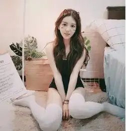 英雄联盟rita晒泳装照,经纪人亲自拍摄,刚发完就害羞