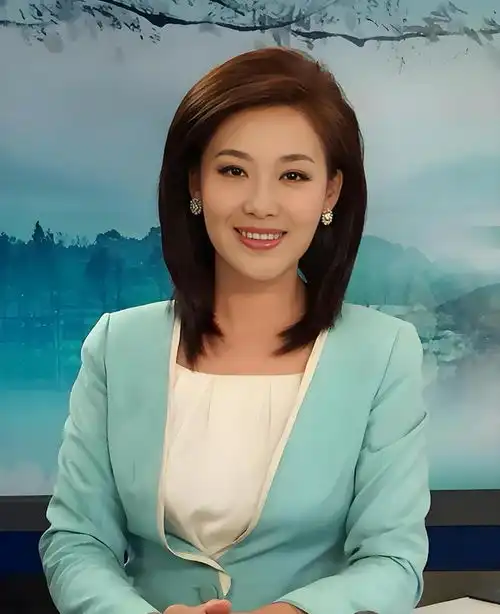 她是央视著名主持人,谣传老公是赵普,37岁低调生女丈夫是圈外人