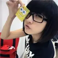 戴眼镜的女生qq头像.是波波头,戴眼镜的最好是黑的眼镜可爱点的,