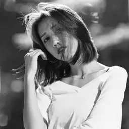 暴力颖女生头像黑白