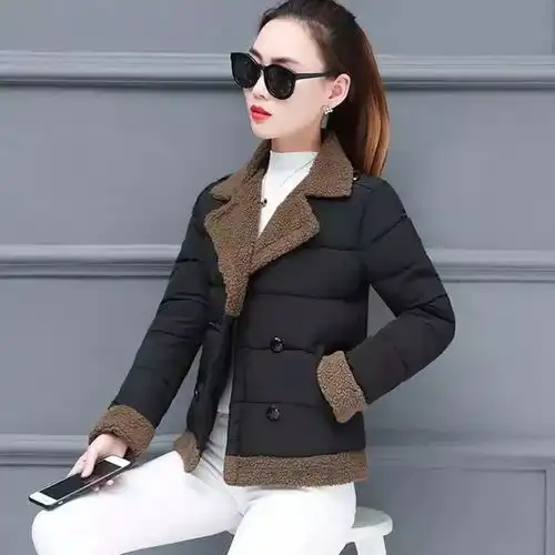 3050岁的女人一定要穿一次羊剪绒大衣,清新舒服还高贵大气