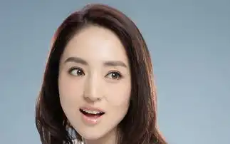 清纯可爱美女董璇桌面壁纸