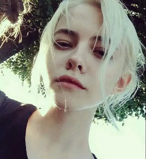 短发小美女图片头像欧美