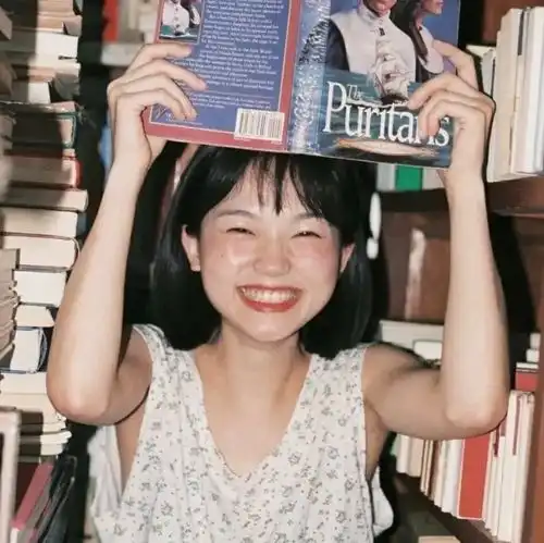 复古胶片感甜妹头像