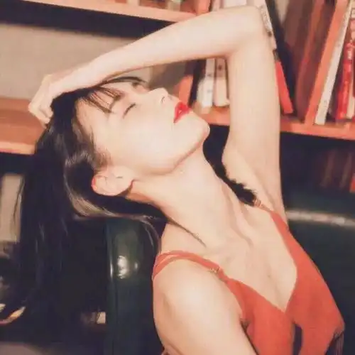 高颜值冷御姐头像暗黑头