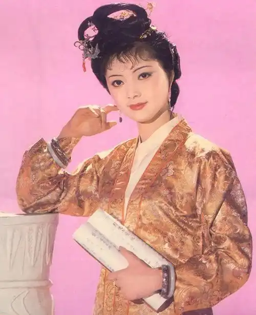 读红楼梦也为薛宝钗美言一二