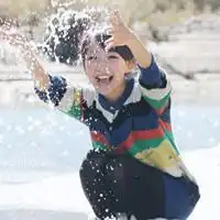 美女漫步qq海边头像自命受苦都只因能离不离
