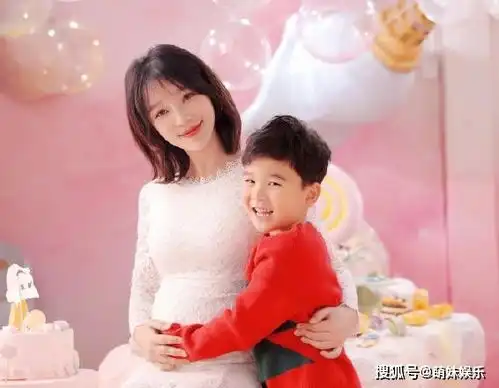 导演陆川二胎得女,与小12岁娇妻儿女双全,回归家庭成好男人