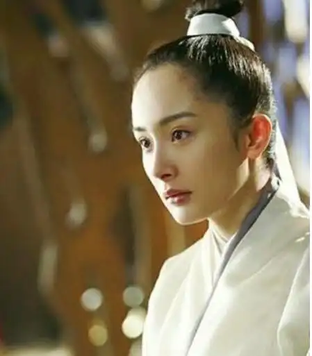 杨澜老的太快网友头发要谢顶了