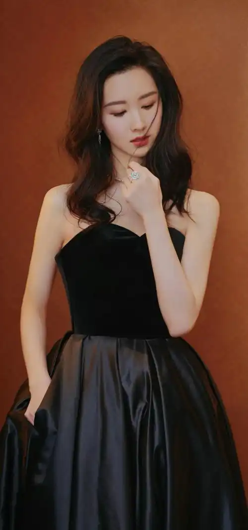 最美校花陈都灵高清壁纸写真,秀色空绝世,馨香为谁传