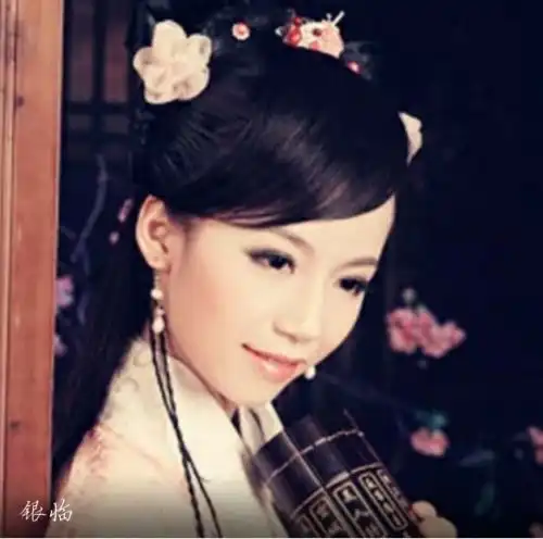 小女孩头像可爱带字小李
