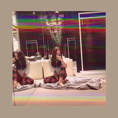 港风美人姜涩琪唯美自拍公开