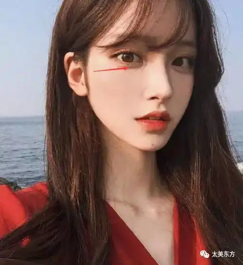 杨幂拍广告惊现整容后遗症雅诗兰黛跟她有什么仇