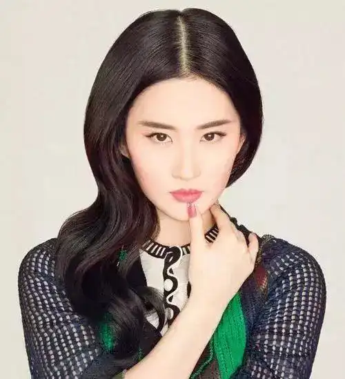 乖乖女乔欣脸浮肿到一言难尽和刘亦菲比有过之而无不及