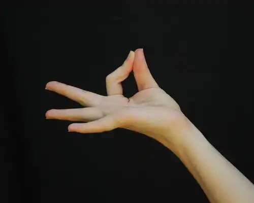 手控福利这是一组相当柔美的女生手部真人参考素材哟