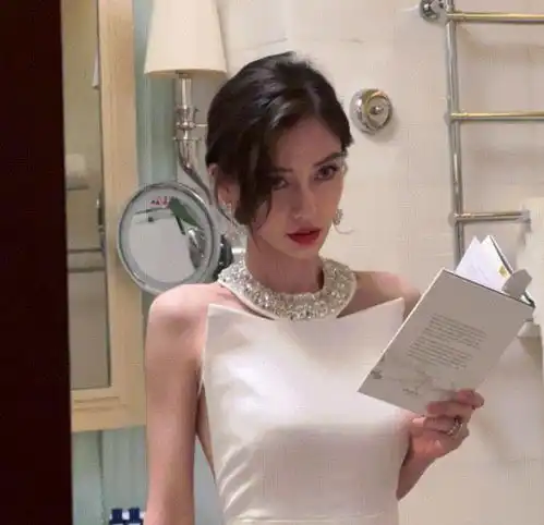 暮色心约校园路透,扎高马尾少女感十足,网友长点心吧