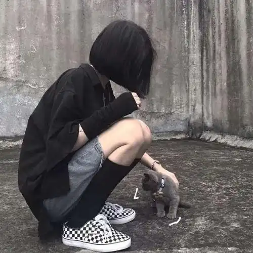 图片头像女生短发莫兰迪