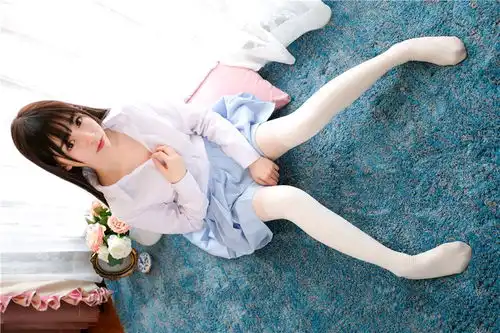 清纯美女白丝美腿写真
