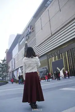 大四女生发背影照征男友过元旦