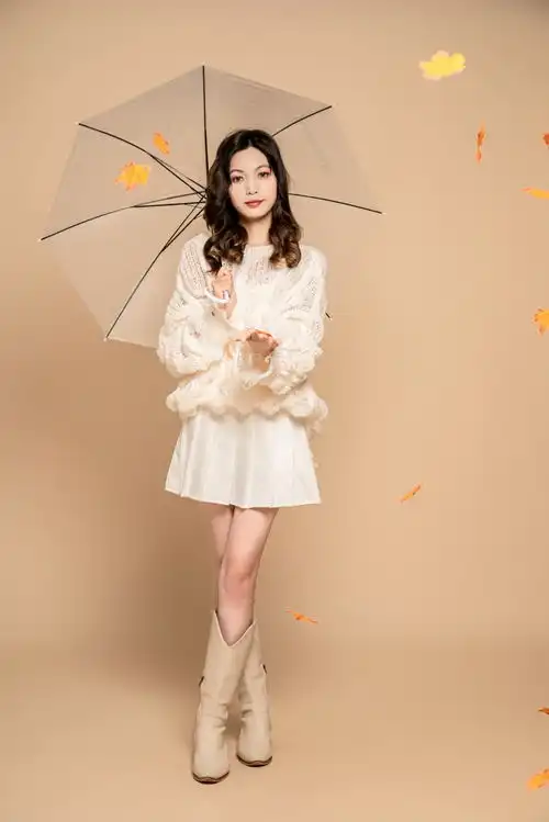 雨伞枫叶落叶秋季时尚女生人物摄影图摄影