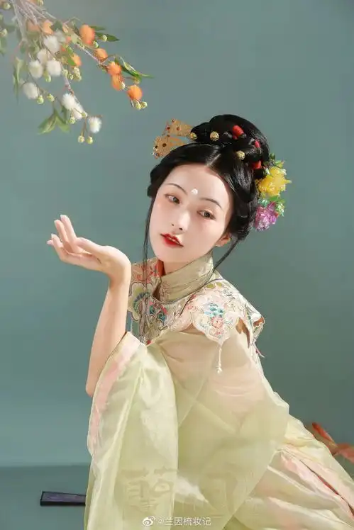 古风真人女生头像人间的炊烟温热载不动太多凉薄