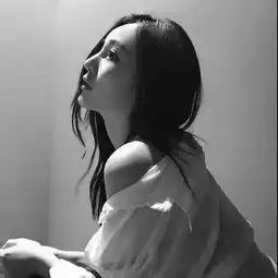 黑白00后女生头像高冷侧面人生苦短何必念念不忘