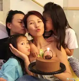 蔡少芬庆生女儿贴心献吻