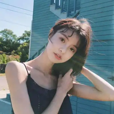 真人头像女生露锁骨杨紫